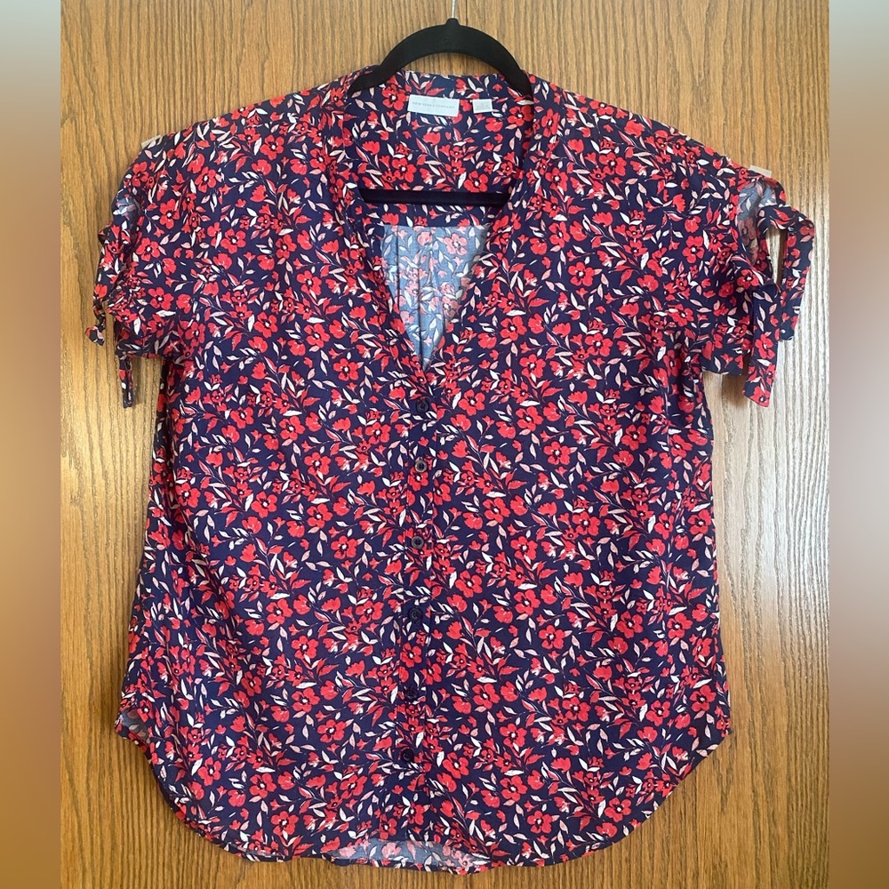 New York & Company Floral Print Top, Size Medium